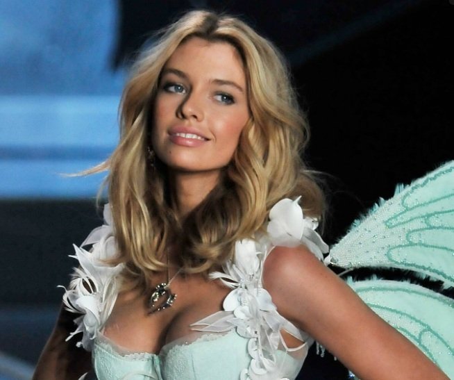Stella Maxwell 