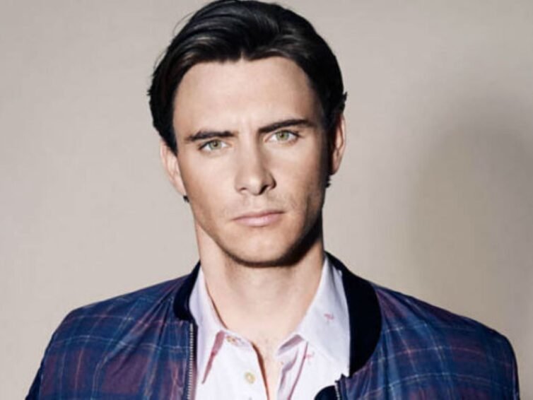 Harry Lloyd 