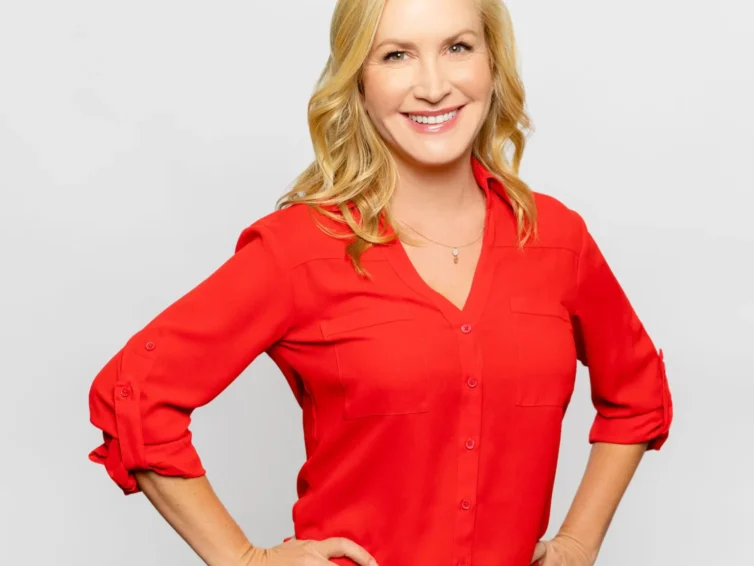 Angela Kinsey 
