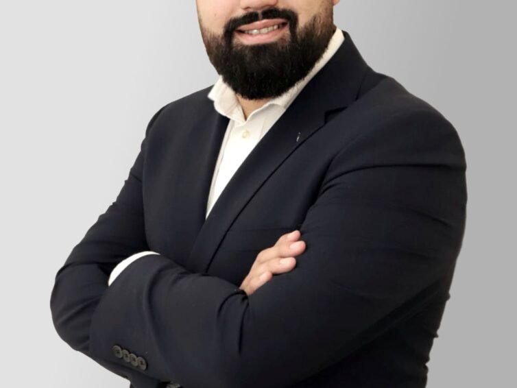 Fabián Horacio Fernández, el hincha de Racing que conduce la comunicación del Estado